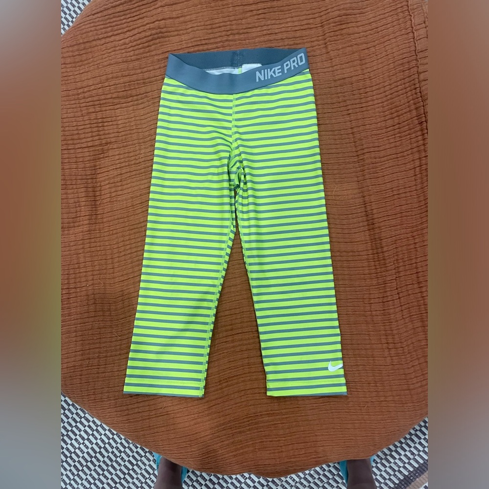 Nike Pro Dri-Fit Cropped Leggings, size Small